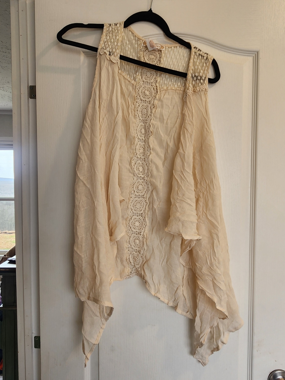 Flying Tomato Cream Crochet-Trim Vest Cardifan S Euc